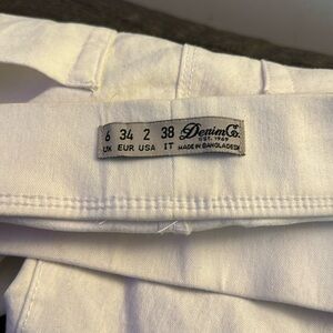 White stretchy pants never worn no tags.